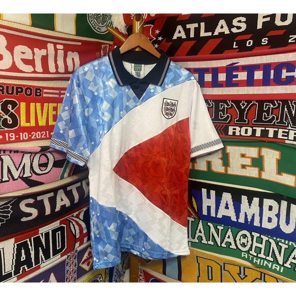 England Soccer | Men’s Medium Retro Jersey - Picture 6 of 7